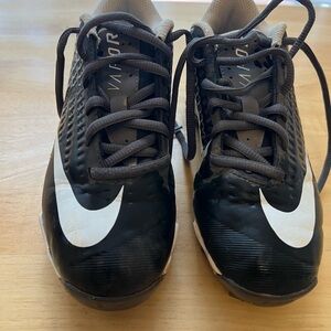 Nike FastFlex Vapor Youth Sz 2 baseball cleats